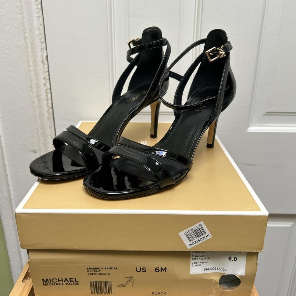 MICHAEL KORS Womens Kimberly Black Patent Size 6  Glam Party High Heel Sandals